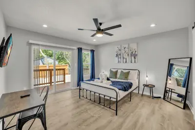 Photo 4 - Spacious & Homey 4br/3ba W/amenities Near Downtown