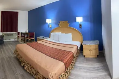 Photo 2 - express inn