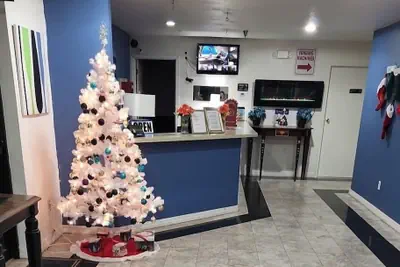 Photo 4 - express inn