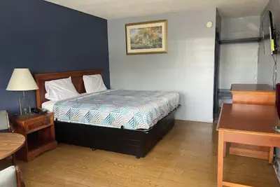 Photo 2 - Regent Motel
