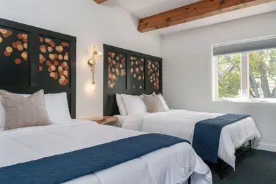 Photo 2 - The Lincoln Boutique Motel