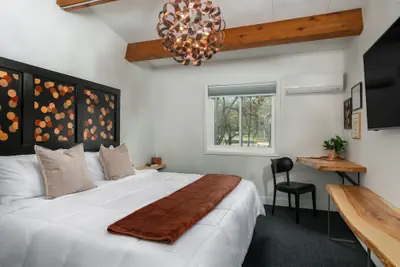 Photo 3 - The Lincoln Boutique Motel
