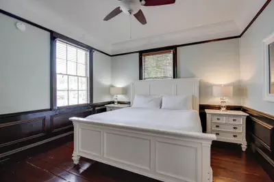 Photo 4 - Banana's Foster Guesthouse