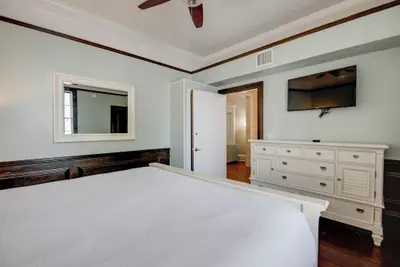 Photo 3 - Banana's Foster Guesthouse