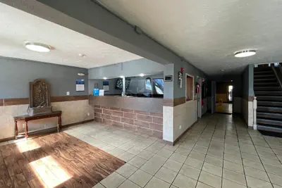 Photo 5 - Studio 6 Suites Hurricane, Wv