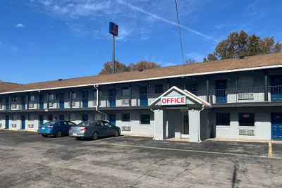 Photo 2 - Studio 6 Suites Hurricane, Wv