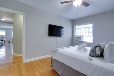 Photo 3 - Prime Alexandria Location Corporate Apt