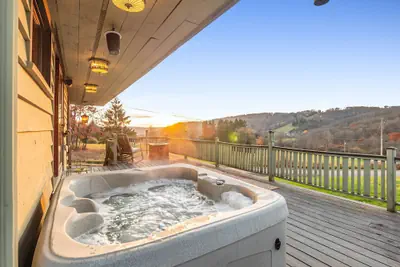 Photo 2 - The Eagles Nest, Couples Escape - Hot Tub & Views