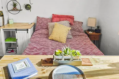 Photo 3 - Quaint Monument Retreat Studio