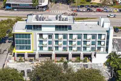 Photo 2 - Milan Aventura Hotel