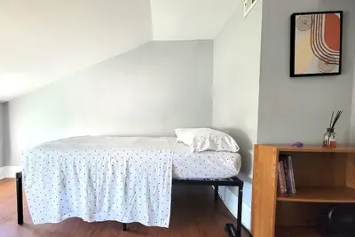 Photo 3 - Budget Bed Room near Downtown