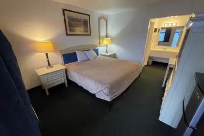 Photo 3 - Canyon Inn