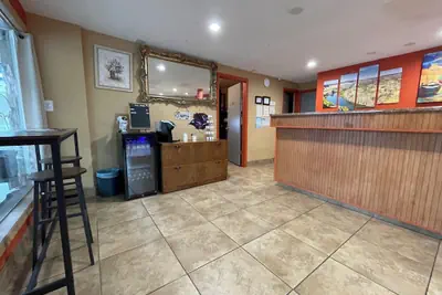 Photo 2 - Canyon Inn