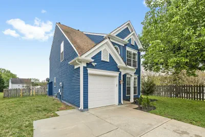 Photo 2 - 3BR Family Retreat with Modern Comforts