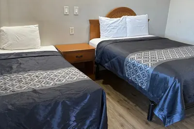 Photo 2 - Apple Valley Motel