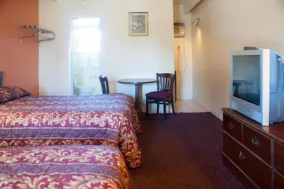 Photo 4 - NASSAU HOLIDAY MOTEL