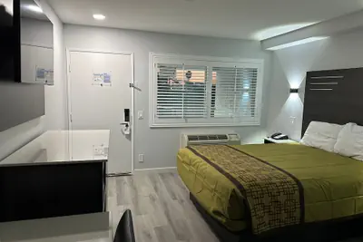 Photo 4 - Beach Inn - A Huntington Beach Motel