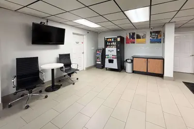 Photo 3 - Studio 6 Sulphur, LA