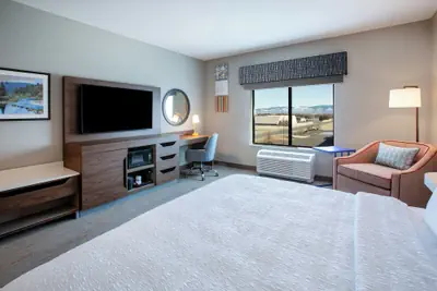 Photo 3 - Hampton Inn & Suites La Grande, Or