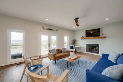Photo 4 - 5 King 3 5b Firepit Nearby Pickleball Opens Feb 25 Lvl2 EV Charger Pool w Lake Views