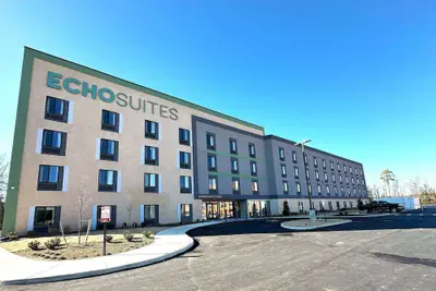 Photo 2 - ECHO Suites Extended Stay by Wyndham Richmond West