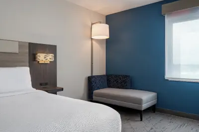 Photo 4 - Holiday Inn Express & Suites Linden – Newark South by IHG