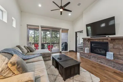 Photo 2 - Scenic Golf Retreat With Modern Comforts & Fireplace 4 Bedroom Townhouse
