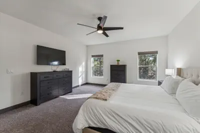 Photo 5 - Scenic Golf Retreat With Modern Comforts & Fireplace 4 Bedroom Townhouse