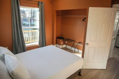 Photo 5 - StayAE - Flamingo House