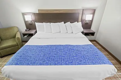 Photo 5 - GrandStay Hotel & Suites