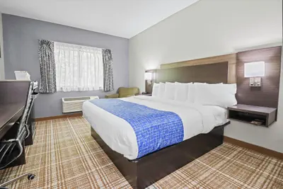 Photo 4 - GrandStay Hotel & Suites