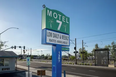 Photo 2 - Motel 7 By Oyo Near Phoenix Airport