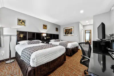 Photo 2 - The Snoozzz Inn