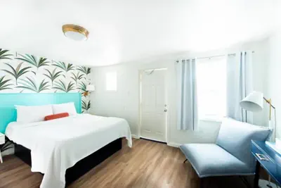 Photo 5 - Royal Palms Motel