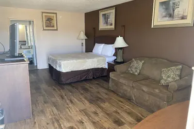 Photo 5 - Economy Hotel Montgomery