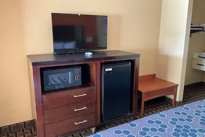 Photo 5 - Executive inn & Suites