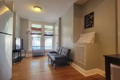 Photo 4 - Entire House 1BD King Bed near Downtown