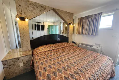 Photo 4 - Domino Motel