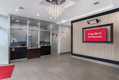 Photo 3 - Red Roof Inn PLUS+ Brooklyn - Flatbush Ave
