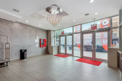 Photo 4 - Red Roof Inn PLUS+ Brooklyn - Flatbush Ave
