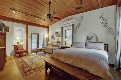 Photo 4 - The Willows Casa Grande + Sundown Suite Sleeps 13 - Close to Main St
