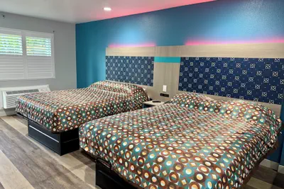 Photo 4 - Royale Inn Motel