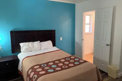 Photo 5 - Holiday Motel