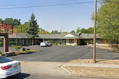 Photo 2 - Holiday Motel