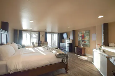 Photo 4 - Lakeshore Lodges
