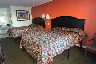 Photo 4 - BUDEGT MOTOR LODGE