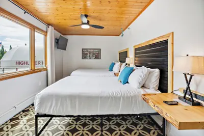 Photo 5 - Highliner Hotel