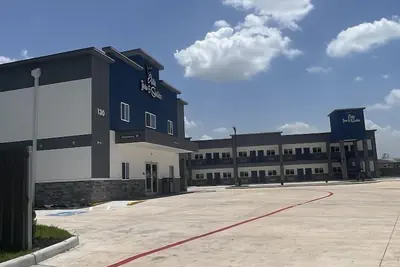 Photo 2 - Elite Inn & Suites