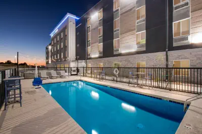 Photo 2 - Everhome Suites Yuma East I-8 by Choice Hotels