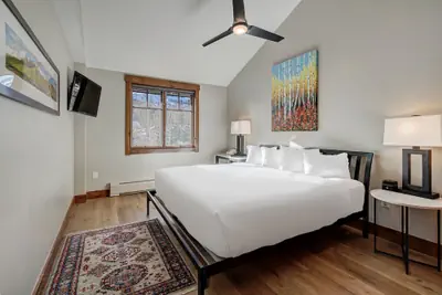 Photo 4 - Beautifully Updated Mountain Chic Condo 1 Bedroom Condo